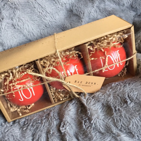✨SALE✨🆕Rae Dunn Holiday Red Ornament Set (3)❤️🌲 - Picture 7 of 7